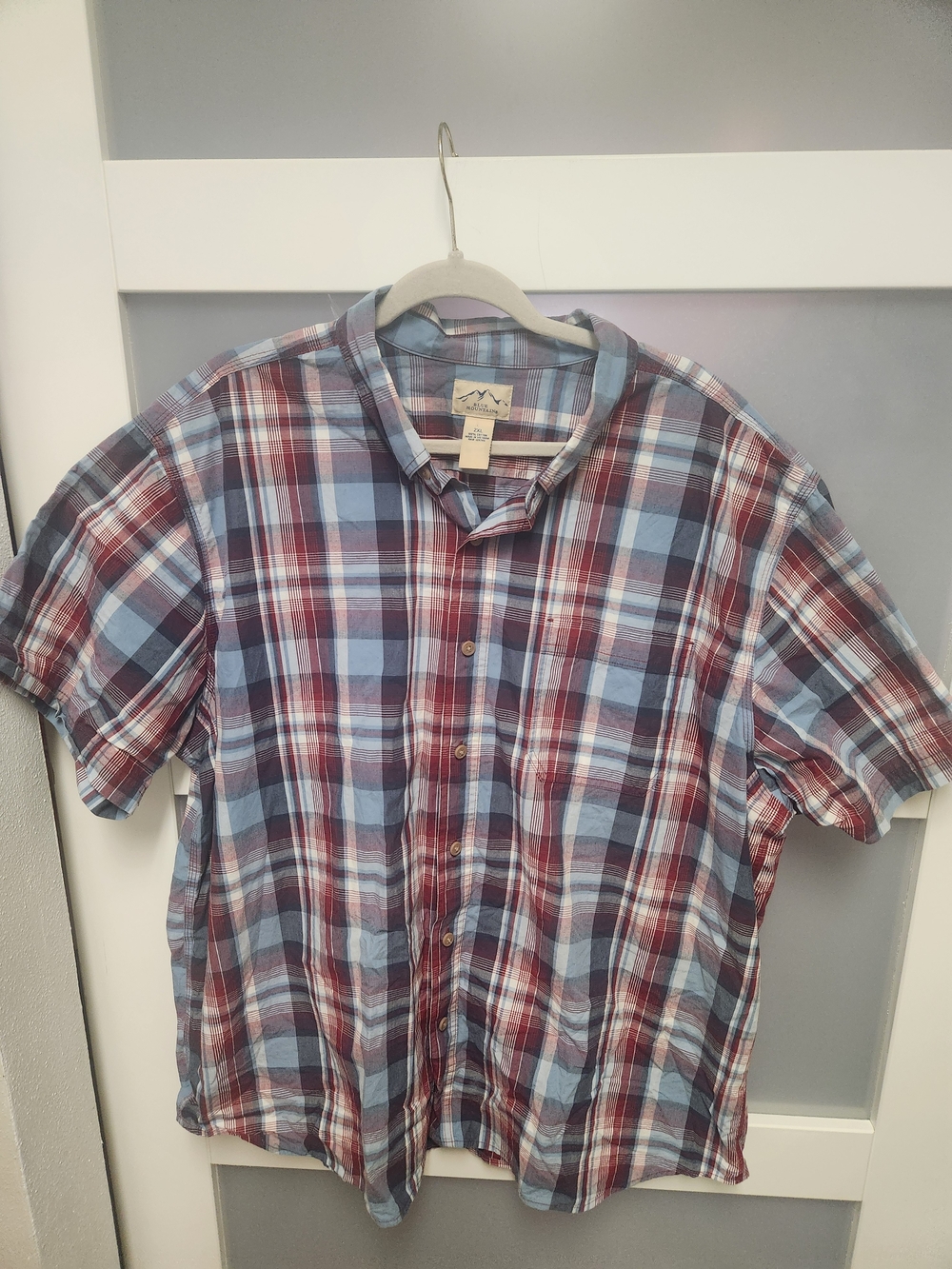 Men's Short-Sleeve Plaid Button-Down Shirt - Blue & Red